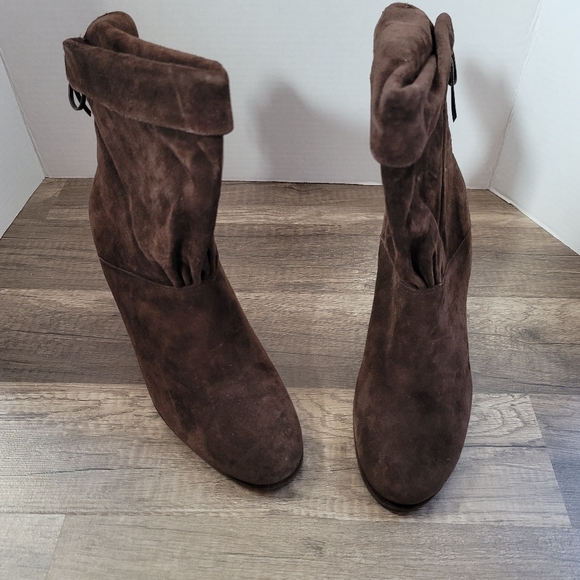 Brown suede high-heel booties - Picture 2 of 6